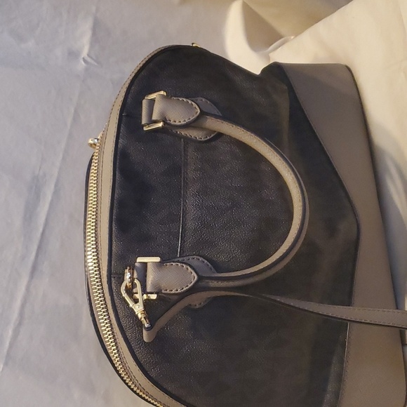 Michael Kors Handbag - Picture 4 of 9